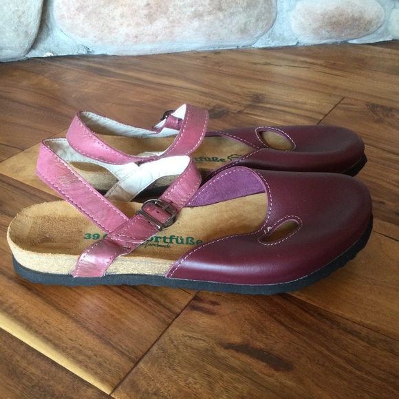 ✔️ Comfortfube Claret Red Flat Sandals Size 39 or 8 - Picture 3 of 8